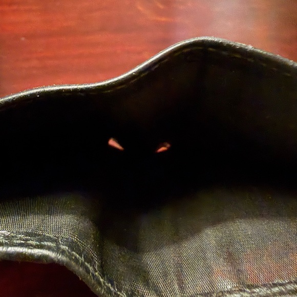 Gucci Black Leather Key & Card Holder with Gold Logo - Picture 8 of 8